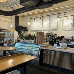 Mojo's Coffee and More - Counter
