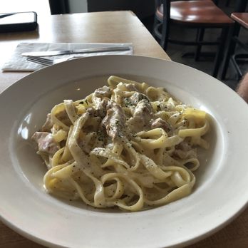 Eddies Italian Cafe - Fettuccine Alfredo with chicken - Italian Near Me - Longs, South Carolina Eddies Italian Cafe - Fettuccine Alfredo with chicken - Italian Near Me - Longs, South Carolina