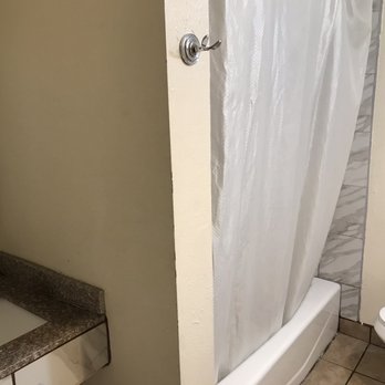 World Motel - Bathroom - Hotels Near Me - Lynwood, California World Motel - Bathroom - Hotels Near Me - Lynwood, California