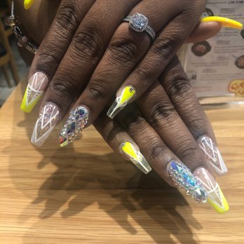Luna Nails Bar - All by hand! Catherine and her mom are gems and I never have to wait for her. She is always on time for my appointment. - Nail Salons Near Me - Bellflower, California