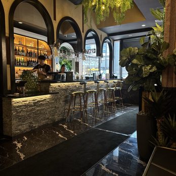 Siam Thai Eatery - Bar area - Thai Near Me - Chicago, Illinois