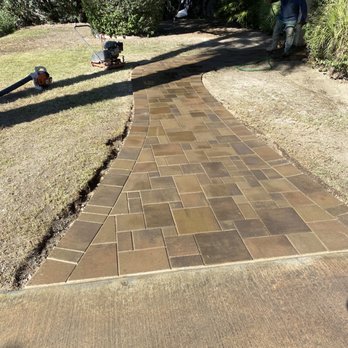 El's Landscape - Completed walkway with pavers. Very pleased! - Landscaping Near Me El's Landscape - Completed walkway with pavers. Very pleased! - Landscaping Near Me