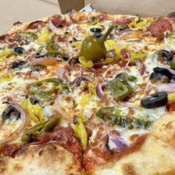 Armandos Pizzeria - The Works Pizza
