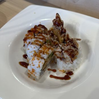 Tomo Sushi - Spider Roll - Sushi Bars Near Me - San Jose, California Tomo Sushi - Spider Roll - Sushi Bars Near Me - San Jose, California