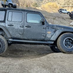 San Gabriel Canyon OHV - Full articulation before the mudding begins...