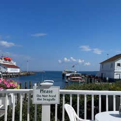 Mighty Mac Hamburgers - Outside