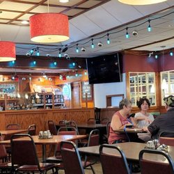 A Slice of Italy - Dining room before it filled up with the lunch crowd!