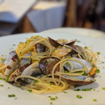 La Cisterna del Moro - Pasta Alla Vongole - Italian Near Me - Taormina, Maine La Cisterna del Moro - Pasta Alla Vongole - Italian Near Me - Taormina, Maine