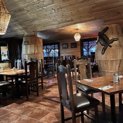 Valle 13 - More of the dining area.