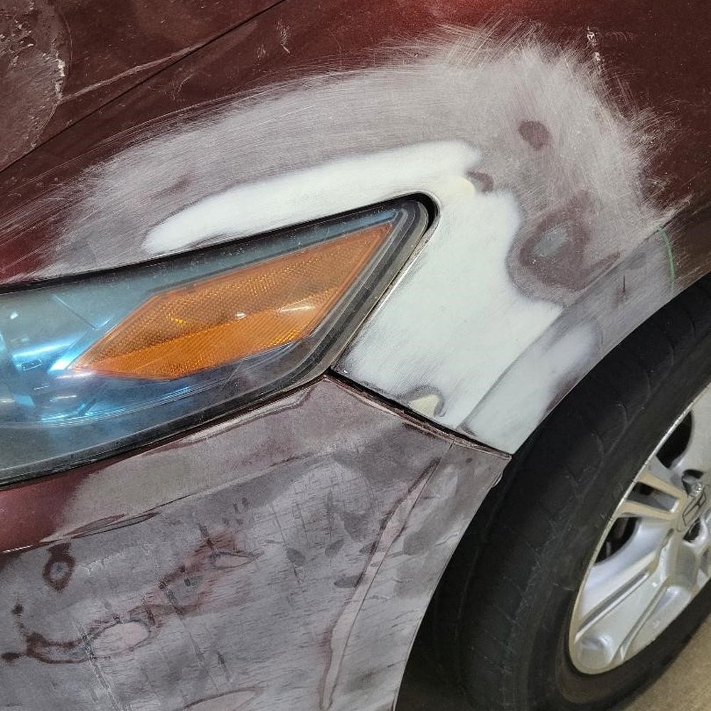 Hood should not be primed, only bumper. Hood should not be primed, only bumper.