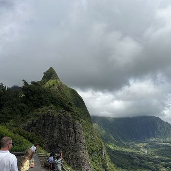 Nuuanu Pali Lookout - Local Flavor Near Me - Kaneohe, Hawaii Nuuanu Pali Lookout - Local Flavor Near Me - Kaneohe, Hawaii