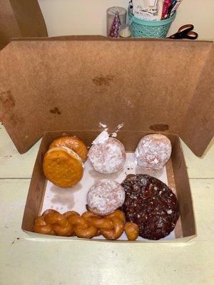 Puffy Cream Donuts Plus by null