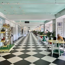 Grand Hotel - Grand Hotel