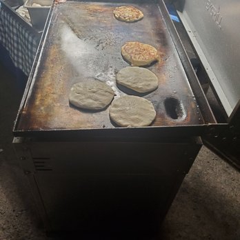 Pupuseria Rositas - The grill - Food Trucks Near Me - Tucson, Arizona