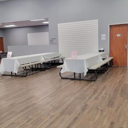 Bounce N Play - Picnic tables