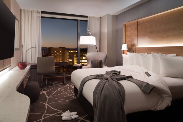 The Jacquard, Autograph Collection by null