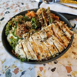 Parakeet Cafe - Brentwood - Parakeet bowl with added chicken