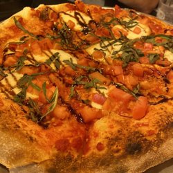 Farrelli's Pizza - Margarita pizza