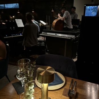 Verse - Indoor tables and band - Seafood Near Me - Toluca Lake, California Verse - Indoor tables and band - Seafood Near Me - Toluca Lake, California