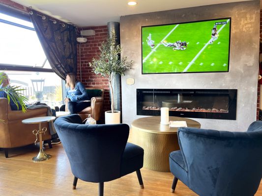 Bentley's Cocktail Bar & Lounge by null