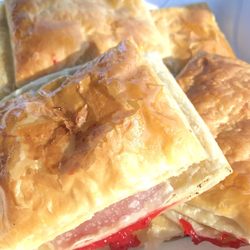 Hot and DELICIOUS pastelitos de guayaba (Guava flaky bread Pastry)