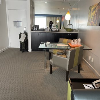 Sunset Marquis - Suite - Hotels Near Me - West Hollywood, California