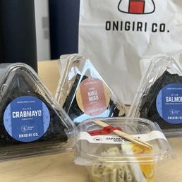 3 onigri and a side salad