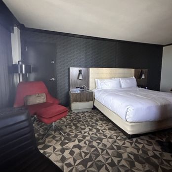 Hilton Miami Downtown - Room 1 King Bed - Hotels Near Me - Miami, Florida Hilton Miami Downtown - Room 1 King Bed - Hotels Near Me - Miami, Florida