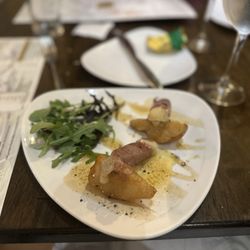 La Bella Donna - Rollantini di Scarmozza al Proscuitto con Pera