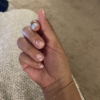 Le Posh Nail Spa - Nail Salons Near Me - Sunset Valley, Texas