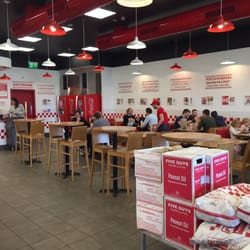 Five Guys - American style interior