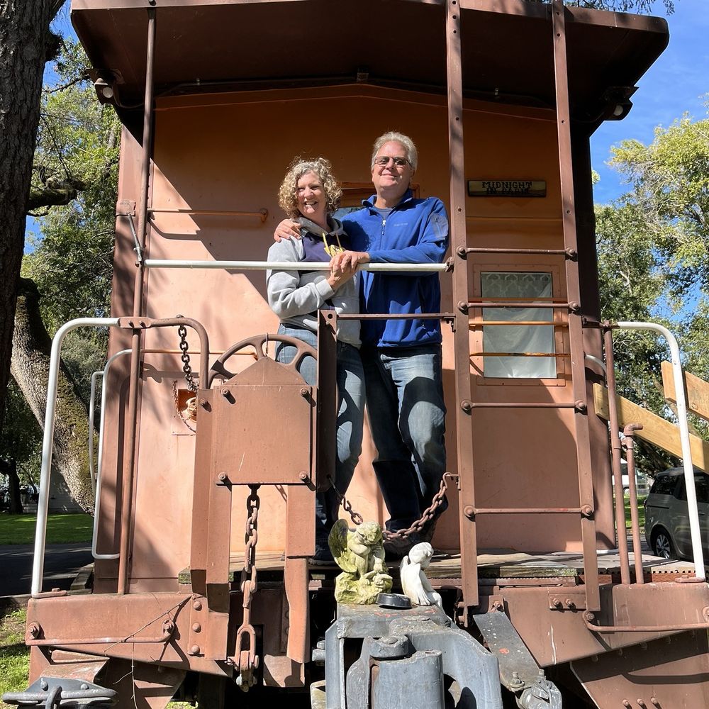 Featherbed Railroad - We love staying at midnight in Paris - Bed & Breakfast Near Me - Upper Lake, California Featherbed Railroad - We love staying at midnight in Paris - Bed & Breakfast Near Me - Upper Lake, California