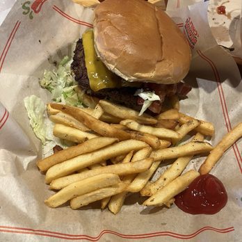 Chili's - Bacon burger, requested well done - Tex-Mex Near Me - Bristol, Virginia
