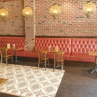 Photo of Bistro Maxine - Palo Alto, CA, US. Dining room