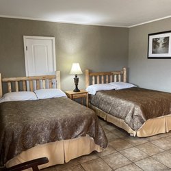Village Inn Motel - Comfortable and roomy Motel rooms w/ double beds
