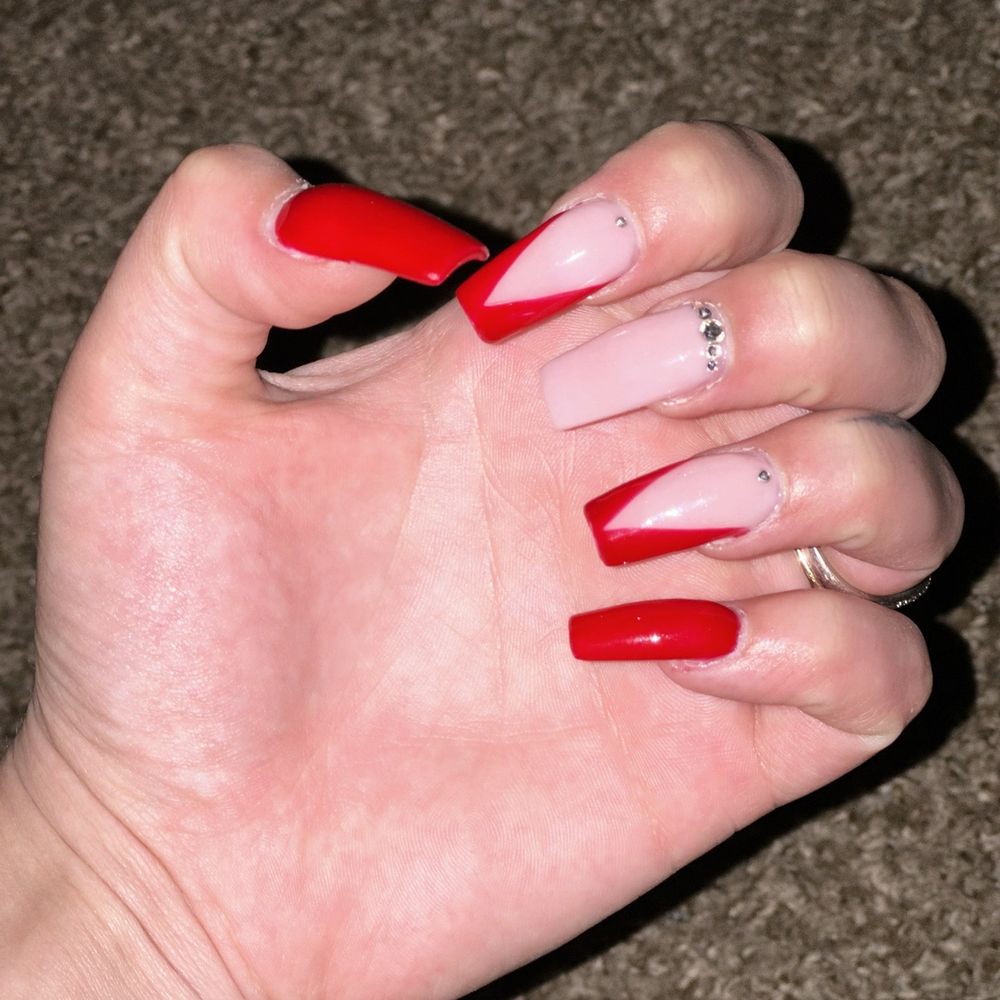 La Reinas Nails And Spa - Added gems - Nail Salons Near Me - Topeka, Kansas