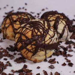 Dogwood Hills Guest Farm - Chocolate? We have it! You traditional cannoli flavors all wrapped up in this soft centered cookie.