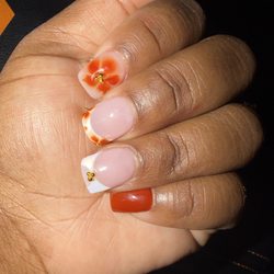 VIP Nails & Spa - Big shout out to Vivian and her husband. I absolutely love my nails and will be returning. I recommend this place to everyone! 3