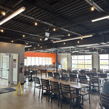 Ignite Brewing Company - Dining room area - Brewpubs Near Me - Brunswick, Ohio