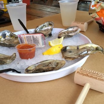 Phillips Seafood - Raw oyster - Seafood Near Me - Baltimore, Maryland