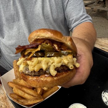 Birdsview Diner - Bacon Mac & Cheese Burger - Burgers Near Me - Concrete, Washington