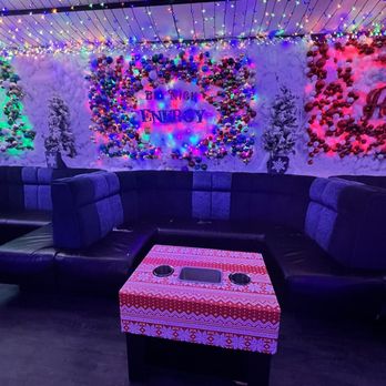 Frosty's Christmas Bar - Pop-Up Restaurants Near Me - New York, New York Frosty's Christmas Bar - Pop-Up Restaurants Near Me - New York, New York