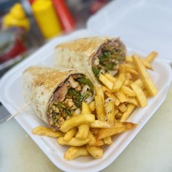 Junior's Kitchen - Chicken burrito