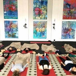 Yoga on the Move - Yoga and Arts in der Kapelle