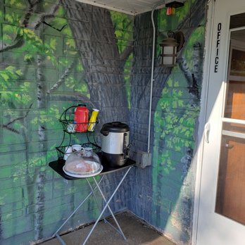 Bigfoot Hideaway Motel - Breakfast coffee - Hotels Near Me - Crystal Falls, Michigan Bigfoot Hideaway Motel - Breakfast coffee - Hotels Near Me - Crystal Falls, Michigan