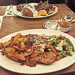Berlin Milljöh - "Steakteller", dreierlei Fleischsorten mit Gemüse und Pilzen, Berlin Milljöh, Ahrensburg
