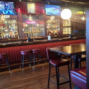Bud’s Pizza & Beer - Bar area - Pizza Near Me - St. Louis, Missouri