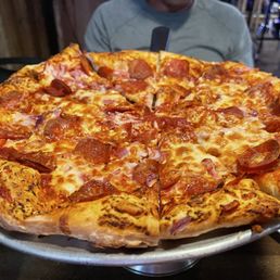 14" Pizza with Pepperoni, Ham and Onion 14" Pizza with Pepperoni, Ham and Onion