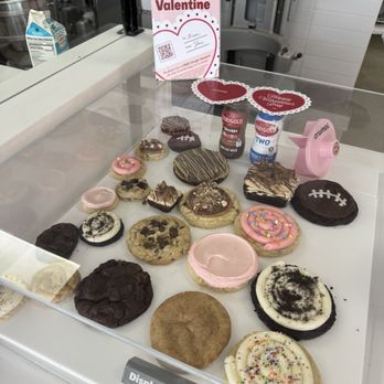 Crumbl - Novato - Bakeries Near Me - Novato, California