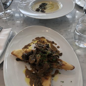 Riverbend Inn - Mixed mushroom toast, potato leek soup, wine paired by sommelier - Hotels Near Me - Niagara-on-the-lake, Ontario Riverbend Inn - Mixed mushroom toast, potato leek soup, wine paired by sommelier - Hotels Near Me - Niagara-on-the-lake, Ontario